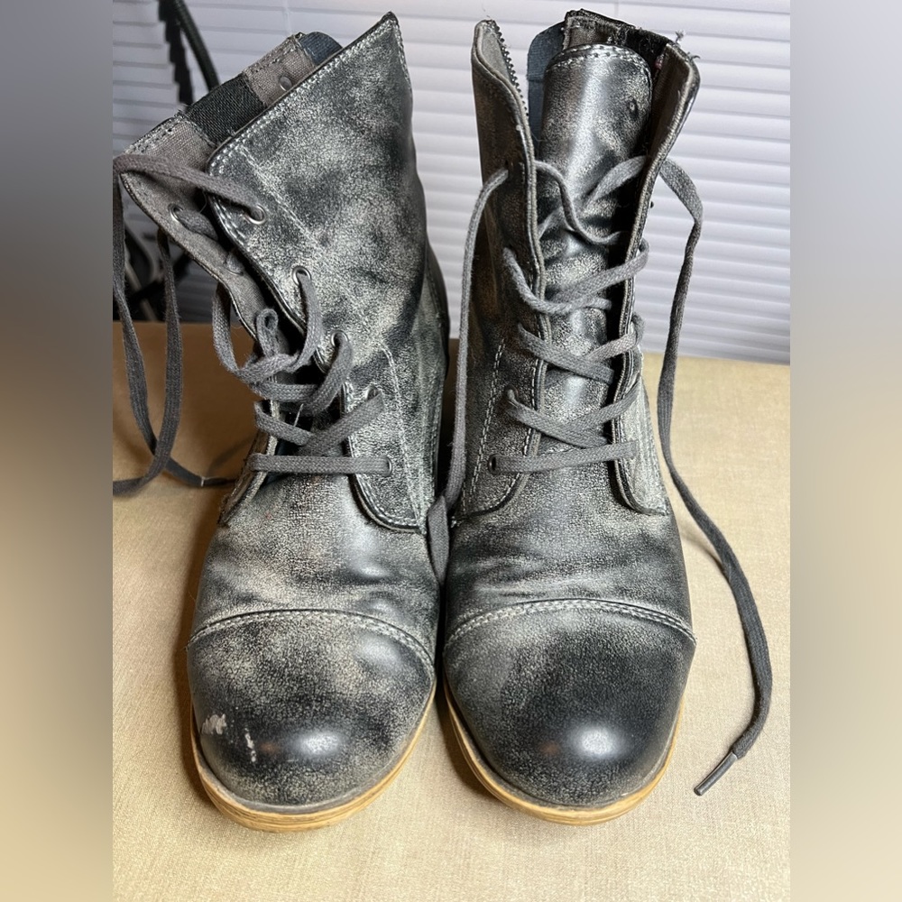 Grey Roxy ankle boots size 8.5